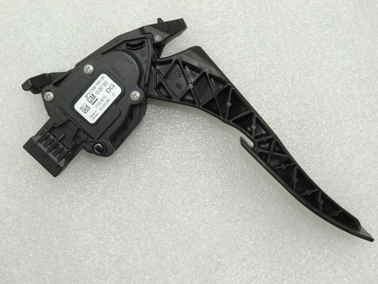 Opel Insignia A akseleratora pedālis 13237352