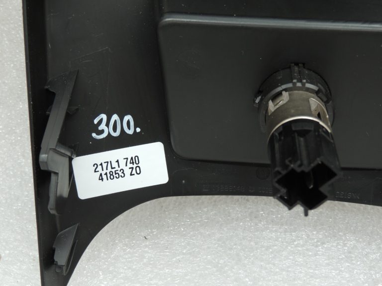 Opel Insignia A Uzglabāšanas nodalījums centrālajā konsoles daļā cigarešu aizdedzinātājs 13270713 13222148