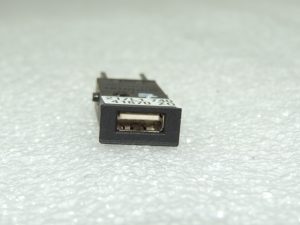 OEM Opel Insingnia A centrālās konsoles USB kontaktligzdas savienotājs 13317918