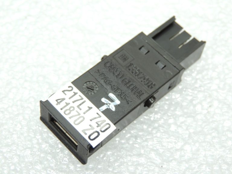 OEM Opel Insingnia A centrālās konsoles USB kontaktligzdas savienotājs 13317918