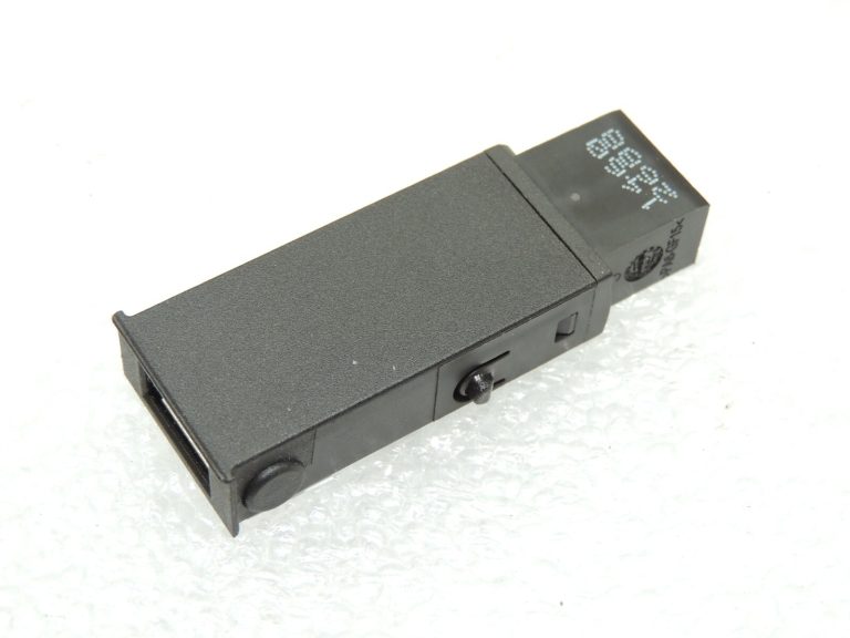 OEM Opel Insingnia A centrālās konsoles USB kontaktligzdas savienotājs 13317918