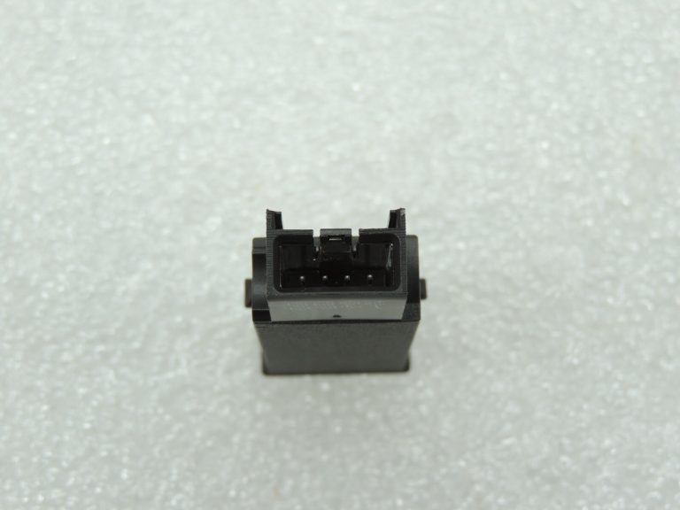OEM Opel Insingnia A centrālās konsoles USB kontaktligzdas savienotājs 13317918