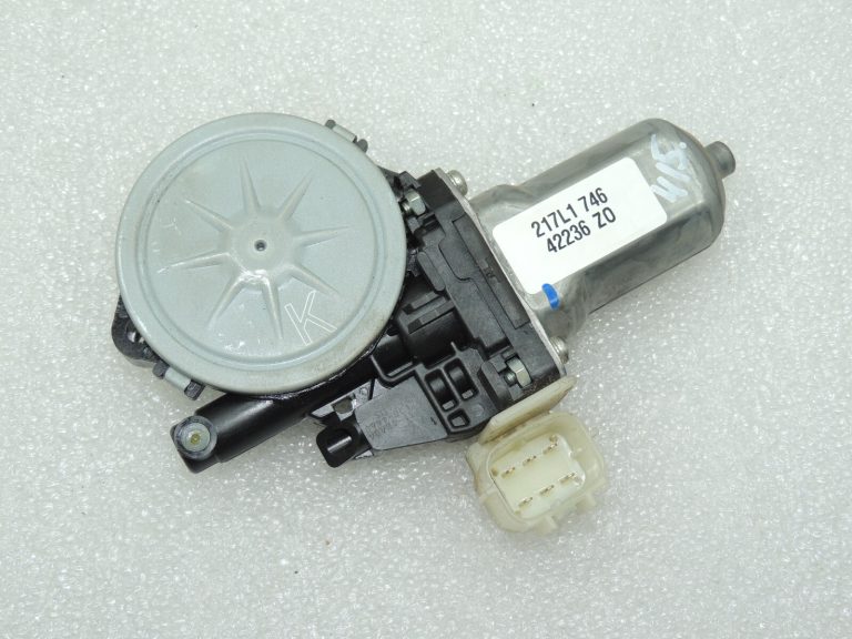 Nissan X-Trail T32 aizmugurējā kreisā loga regulatora motors 827311BA0A