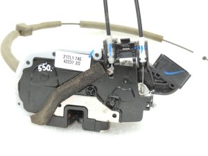 Nissan X-Trail T32 Замок задней левой двери 825016FR0A 825014CA0A