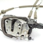 Nissan X-Trail T32 Aizmugures kreiso durvju slēdzene 825016FR0A 825014CA0A