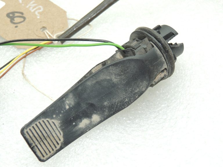 Nissan Qashqai J11 priekšējo lukturu remonts priekšējais kreisais 260604EH2A
