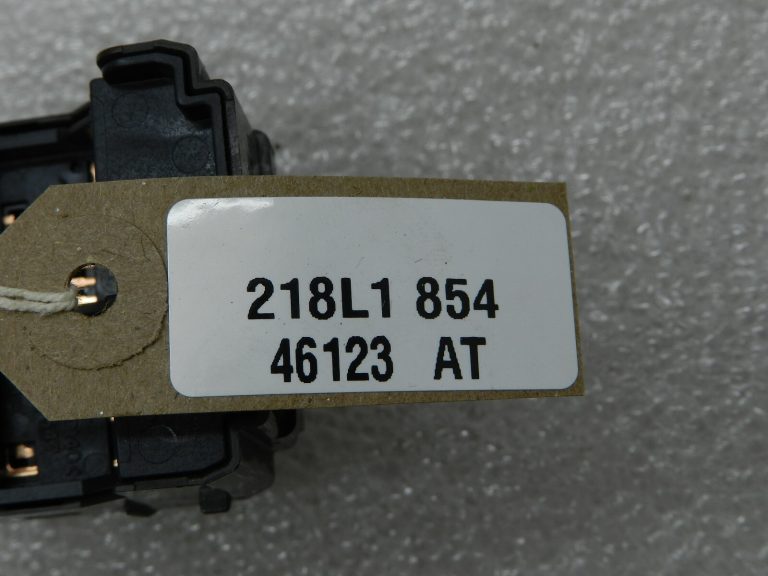 Toyota Avensis T27 oriģinālais atpakaļskata spoguļa slēdzis 8487205030