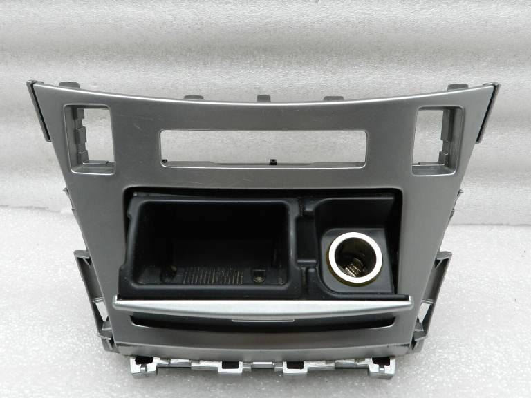 Toyota Avensis T27 oriģinālā pelnu trauksme 5542205091