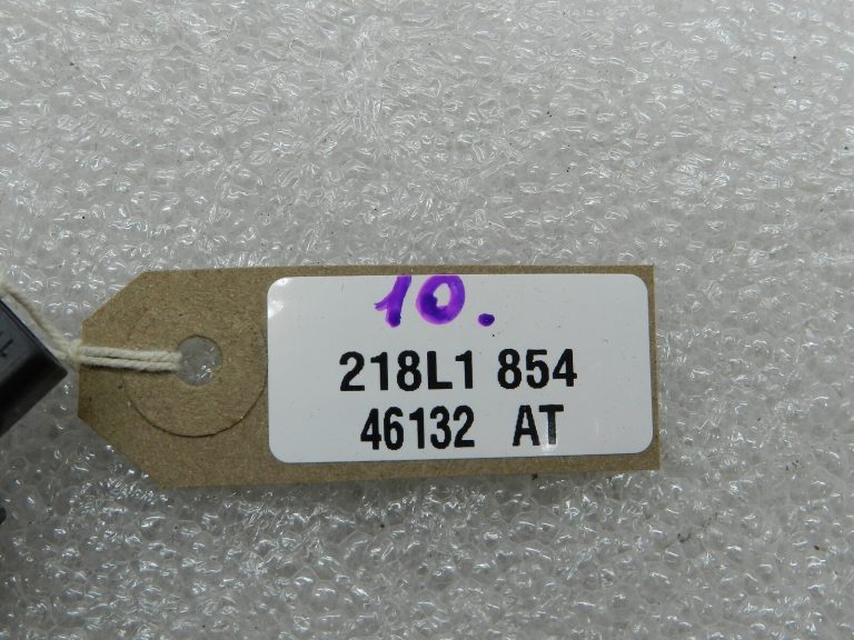 Toyota Avensis T27 oriģinālais degvielas vāciņa slēdzis 8484105020