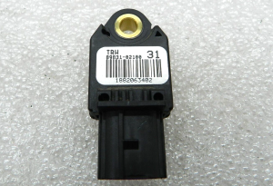 Toyota Avensis T27 original impact sensor 89831-02100