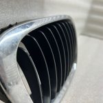BMW E46 priekšējā radiatora režģa labā puse 8159624 71138159624