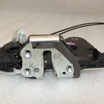 Toyota Corolla E18 Durvju slēdzene priekšējā kreisā 69040-02490 6904002490