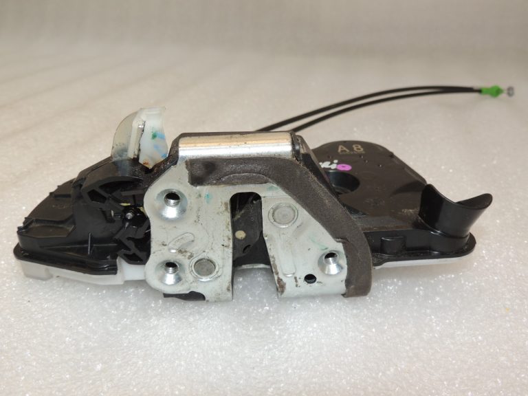 Toyota Corolla E18 Durvju slēdzene priekšējā kreisā 69040-02490 6904002490