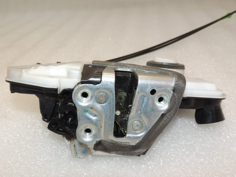 Toyota Corolla E18 Aygo B40 Durvju slēdzene priekšējā labā 69030-02520