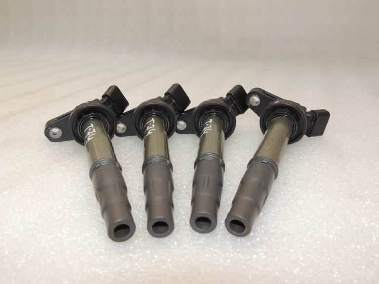 Toyota Corolla E18 1.6i Auris Avensis Yaris Prius Aizdedzes spoles komplekts x4 90919-02258
