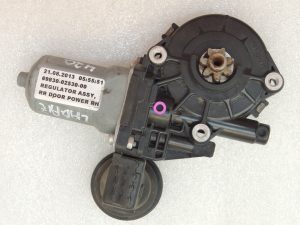 Toyota Corolla E18 Logu regulatora motors 69830-02530 6983002530