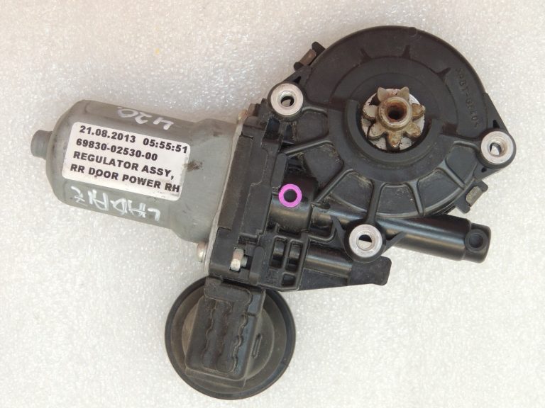 Toyota Corolla E18 Logu regulatora motors 69830-02530 6983002530