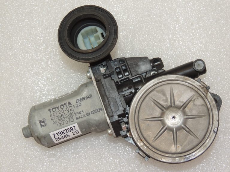 Toyota Corolla E18 Logu regulatora motors 69830-02530 6983002530