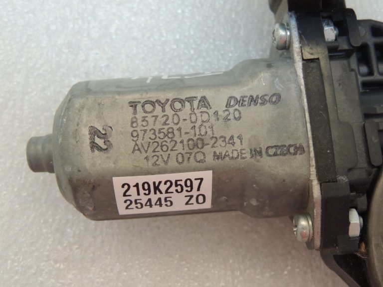 Toyota Corolla E18 Logu regulatora motors 69830-02530 6983002530