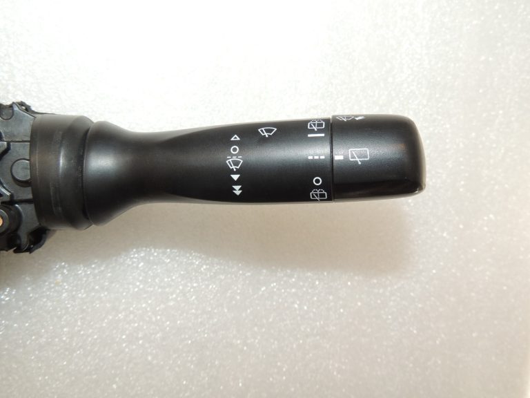 Toyota Yaris P13 Stūres kolonnas slēdzis 84140-0D270 84652-0D180
