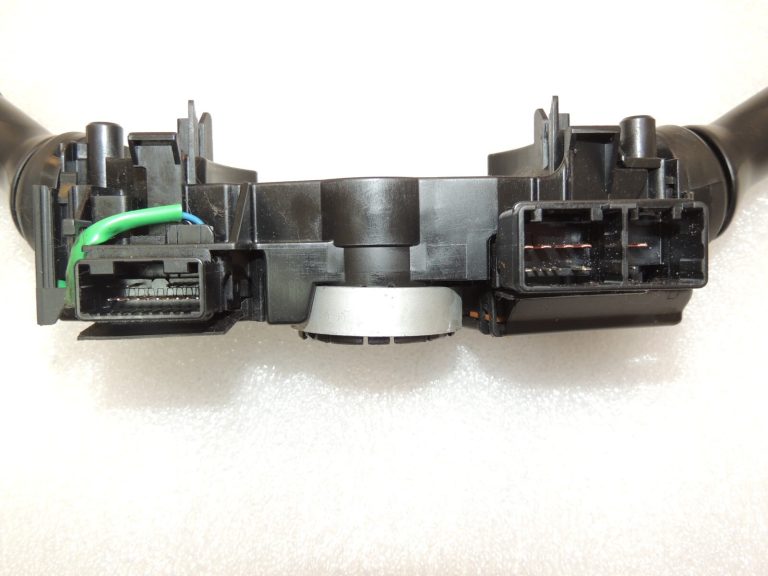 Toyota Yaris P13 Stūres kolonnas slēdzis 84140-0D270 84652-0D180