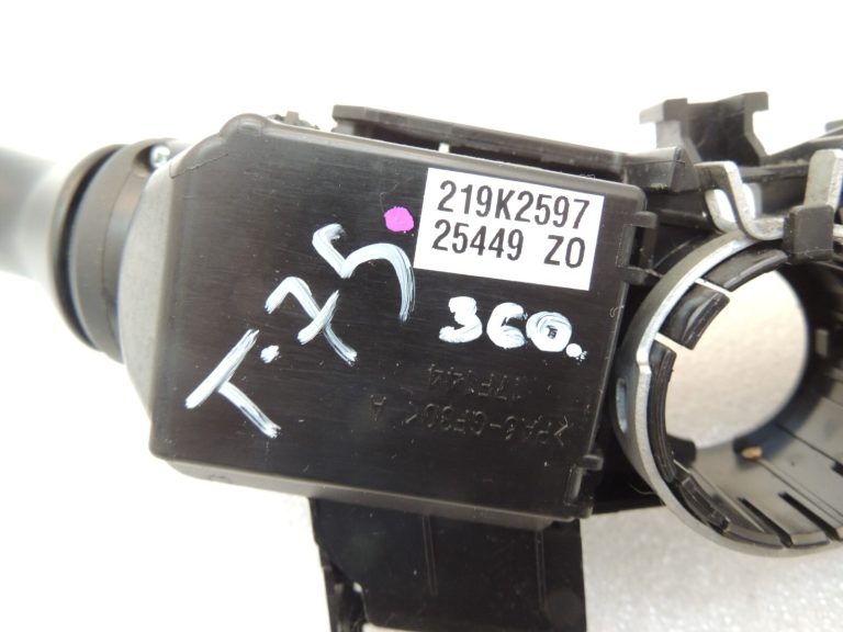 Toyota Yaris P13 Stūres kolonnas slēdzis 84140-0D270 84652-0D180