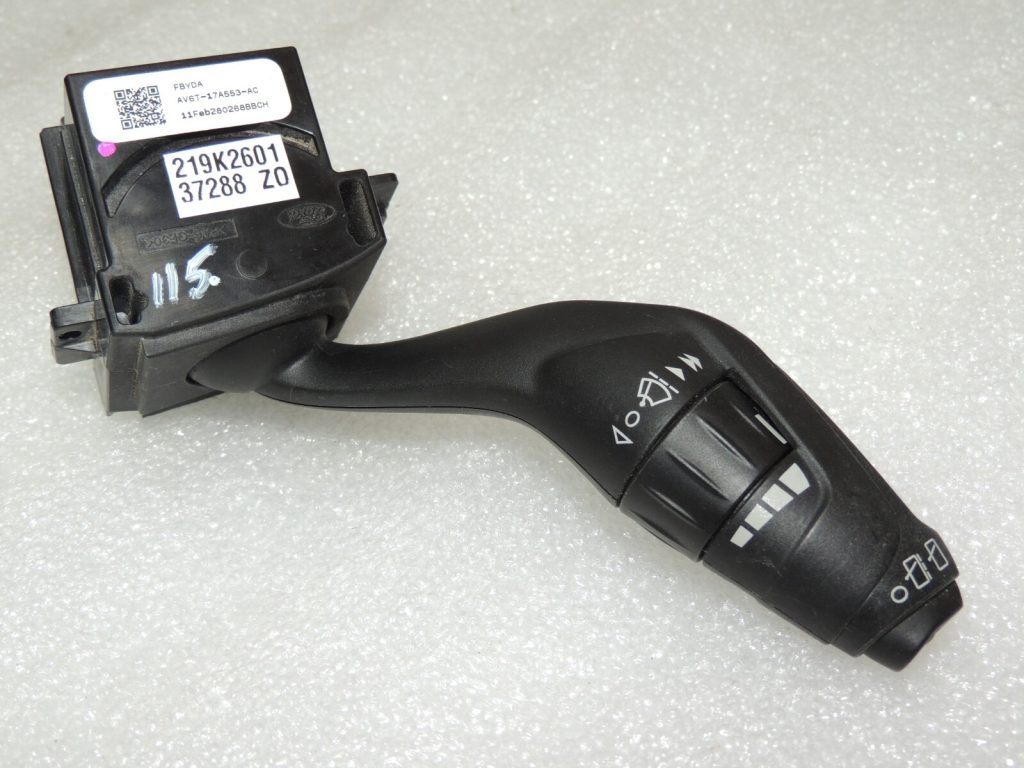 Ford Focus III stūres kolonnas slēdža tīrītāja slēdzis 1883869 AV6T-13335-AE