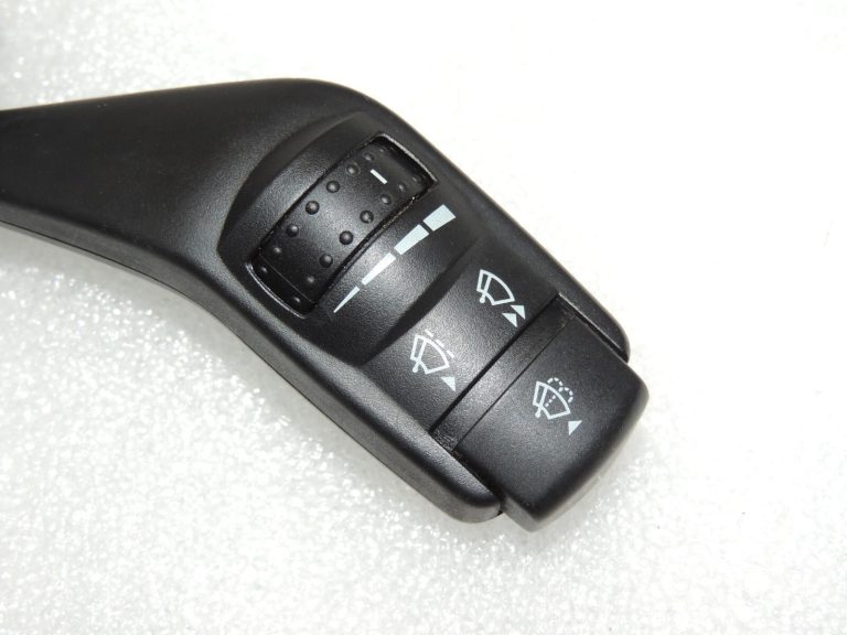 Ford Focus II stūres kolonnas slēdža tīrītāju slēdzis 1350067 4M5T-17A553-BD