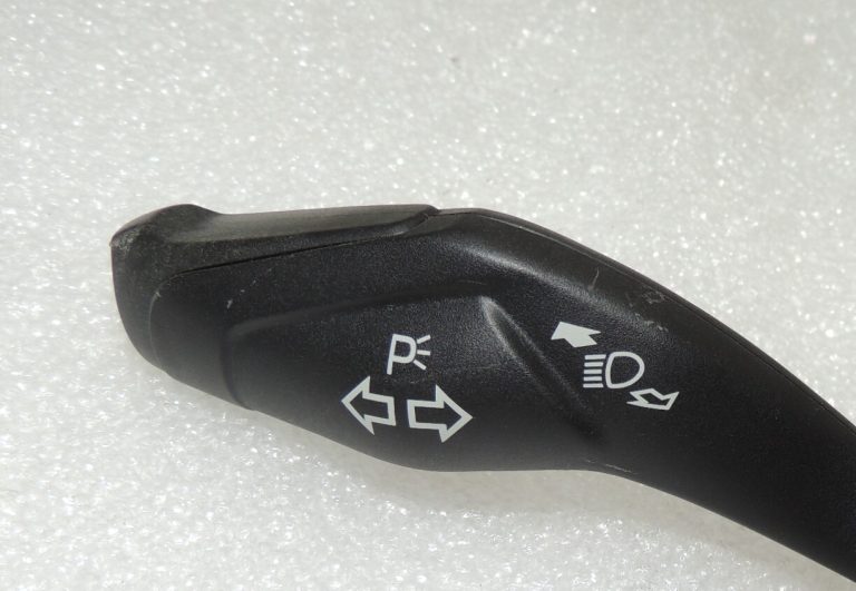 Ford Focus III stūres kolonnas slēdža indikators 1883869 AV6T-13335-AE