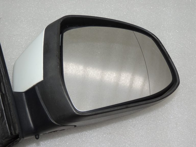 Ford Focus III ārējais spogulis labajā pusē 2011-2015 Frozen White 2143356 BM51-17682-JJ