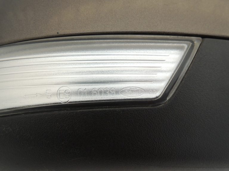 Ford Focus III Ārējais spogulis labais rādītājs Caribou H5 2308812 BM51-17682-PK