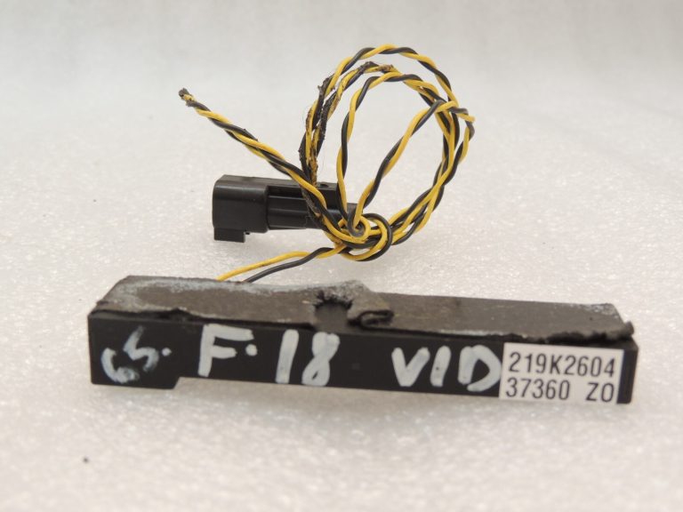 Ford Focus III antenas pastiprinātājs 2011-2015 Siemens VDO 1751167 8M5T-15K603-LB