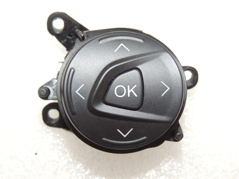 Ford Focus III Stūres slēdzis labajā pusē 1687313 AM5T-14K147-BA