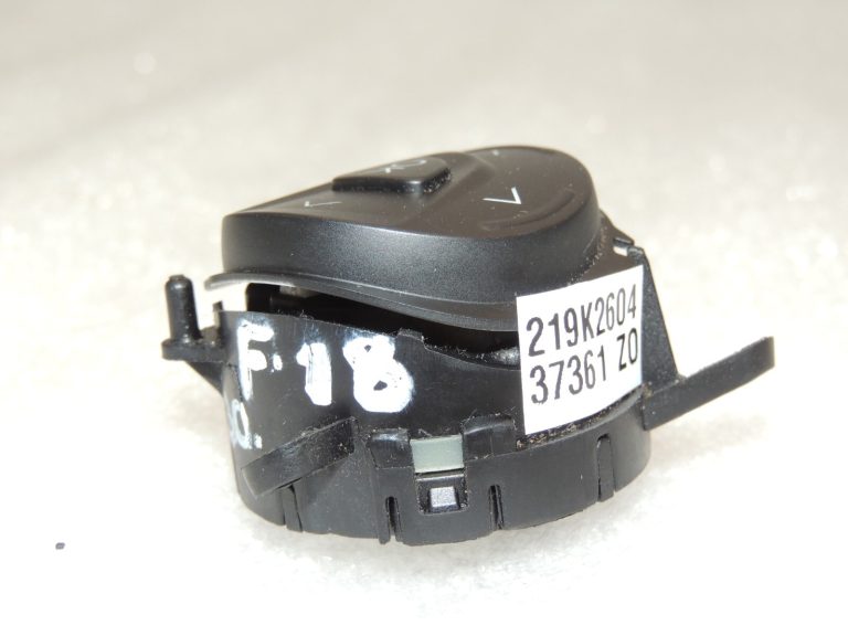 Ford Focus III Stūres slēdzis labajā pusē 1687313 AM5T-14K147-BA