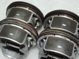 4x OEM virzuļa Opel 1.8i A18XER ar gredzeniem standarta 55567934 55568927 12992353