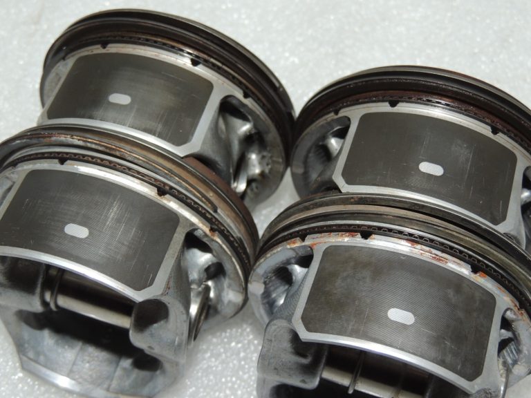 4x OEM virzuļa Opel 1.8i A18XER ar gredzeniem standarta 55567934 55568927 12992353
