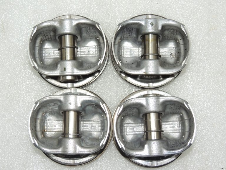 4x OEM virzuļa Opel 1.8i A18XER ar gredzeniem standarta 55567934 55568927 12992353