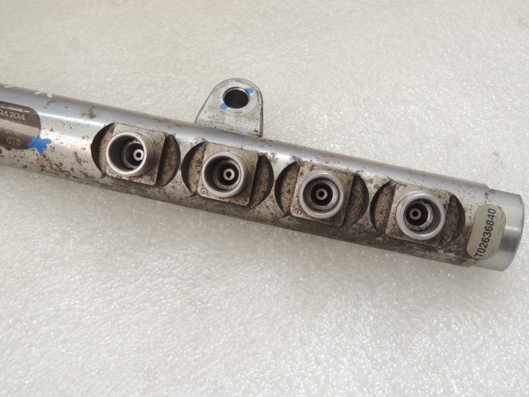 OEM Bosch Volvo S60 D5 V60 2.0T D5204T2 degvielas sadalītājs
