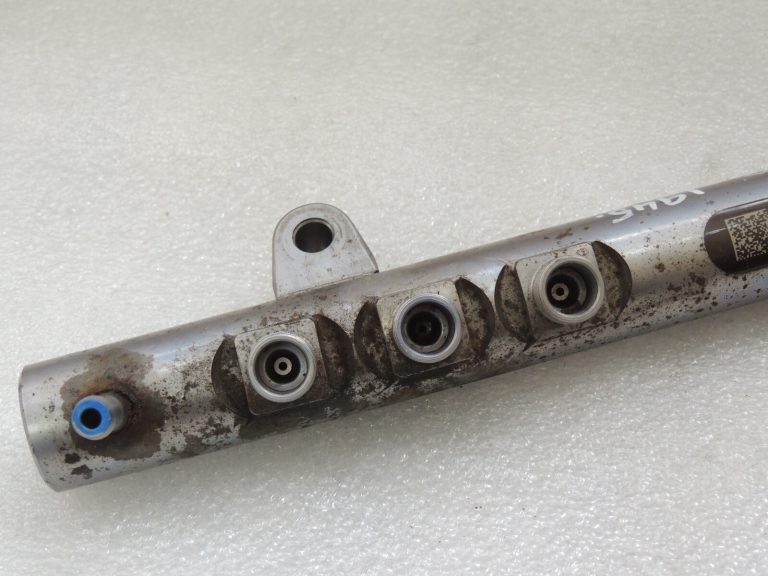 OEM Bosch Volvo S60 D5 V60 2.0T D5204T2 degvielas sadalītājs