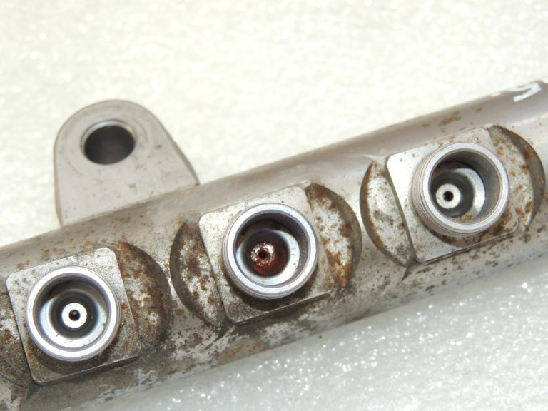 OEM Bosch Volvo S60 D5 V60 2.0T D5204T2 degvielas sadalītājs