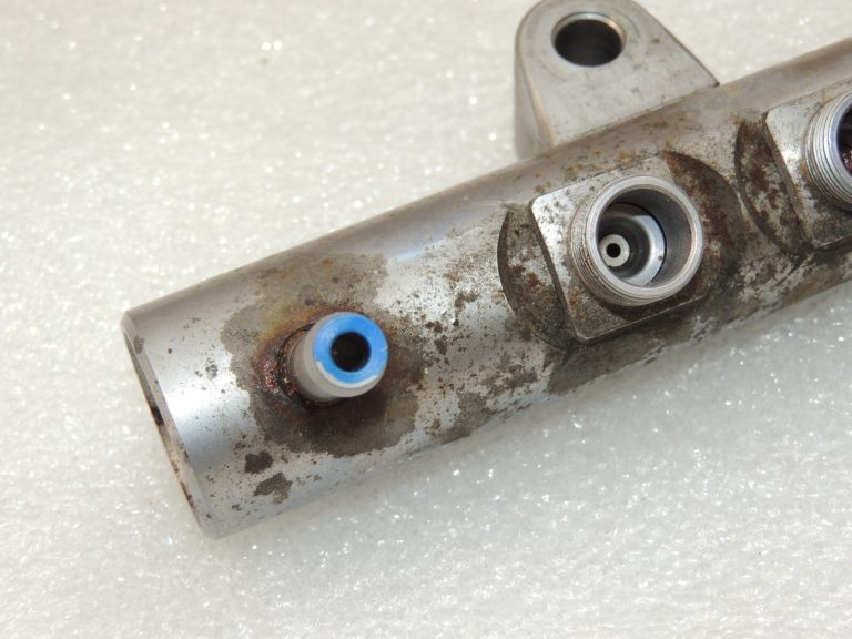 OEM Bosch Volvo S60 D5 V60 2.0T D5204T2 degvielas sadalītājs