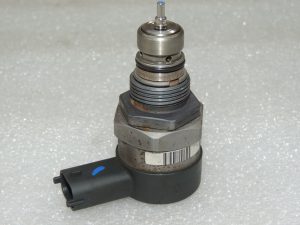 Volvo D3 D3 D4 D5 2.4 2.0 D5204T2 Degvielas spiediena sensors Spiediena sensors Spiediena vārsts.