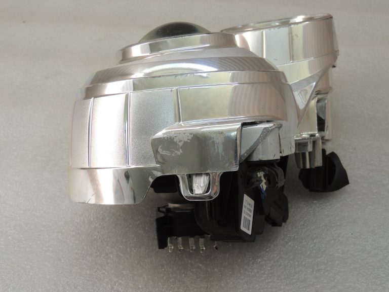 Volvo V60 priekšējā kreisā luktura remonts 31383067
