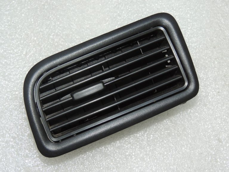 Fiat Doblo 263 Opel Combo D instrumentu paneļa ventilācijas atveres priekšējā labajā pusē 735498104