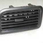 Fiat Doblo 263 Opel Combo D instrumentu paneļa ventilācijas atveres priekšējā labajā pusē 735498104
