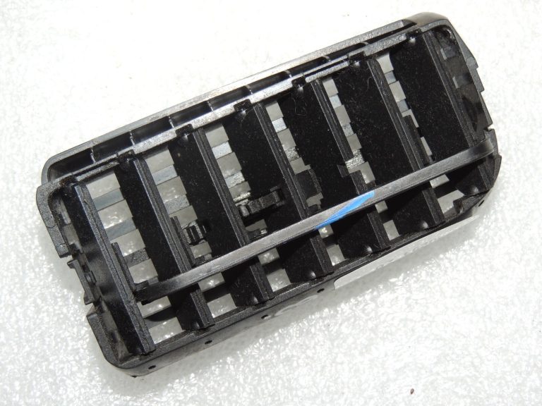Fiat Doblo 263 Opel Combo D instrumentu paneļa ventilācijas atveres priekšējā centrālā daļa labajā pusē 735498648