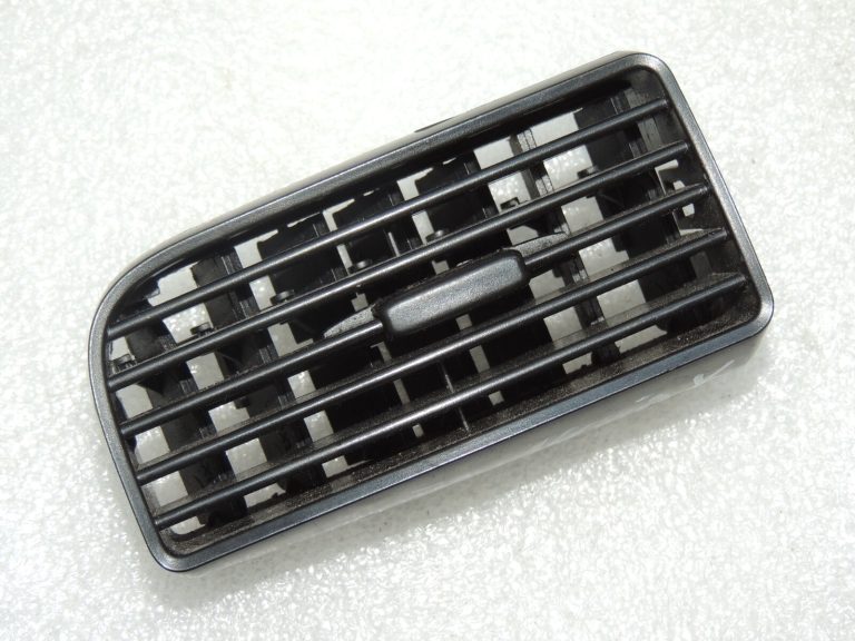 Fiat Doblo 263 Opel Combo D instrumentu paneļa ventilācijas atveres priekšējais centrālais kreisais 735498648