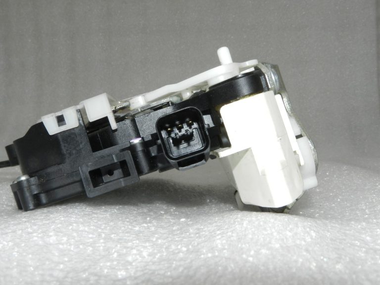 OEM Citroen C-Crosser aizmugurējā labā durvju slēdzene 9138 R0, 9138R0