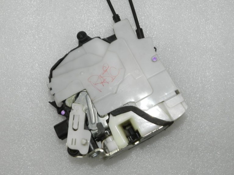 OEM Citroen C-Crosser aizmugurējā labā durvju slēdzene 9138 R0, 9138R0