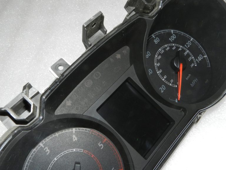 Citroen C-Crosser instrumentu kopas spidometrs Milen 8100B856, 6103 RF, 6103RF
